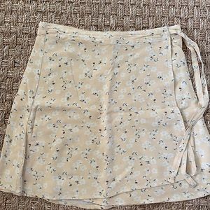 Aeropostale Women's Yellow Floral Design Viscose Wrap Around Skirt Size small